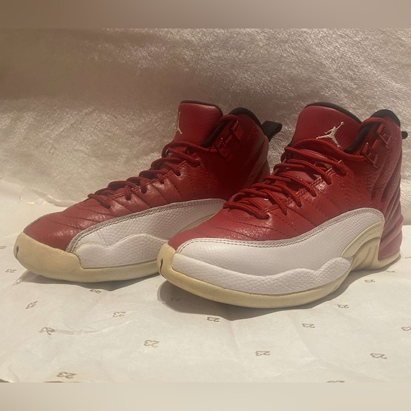 JORDAN 12s size 4Y - Picture 8 of 9